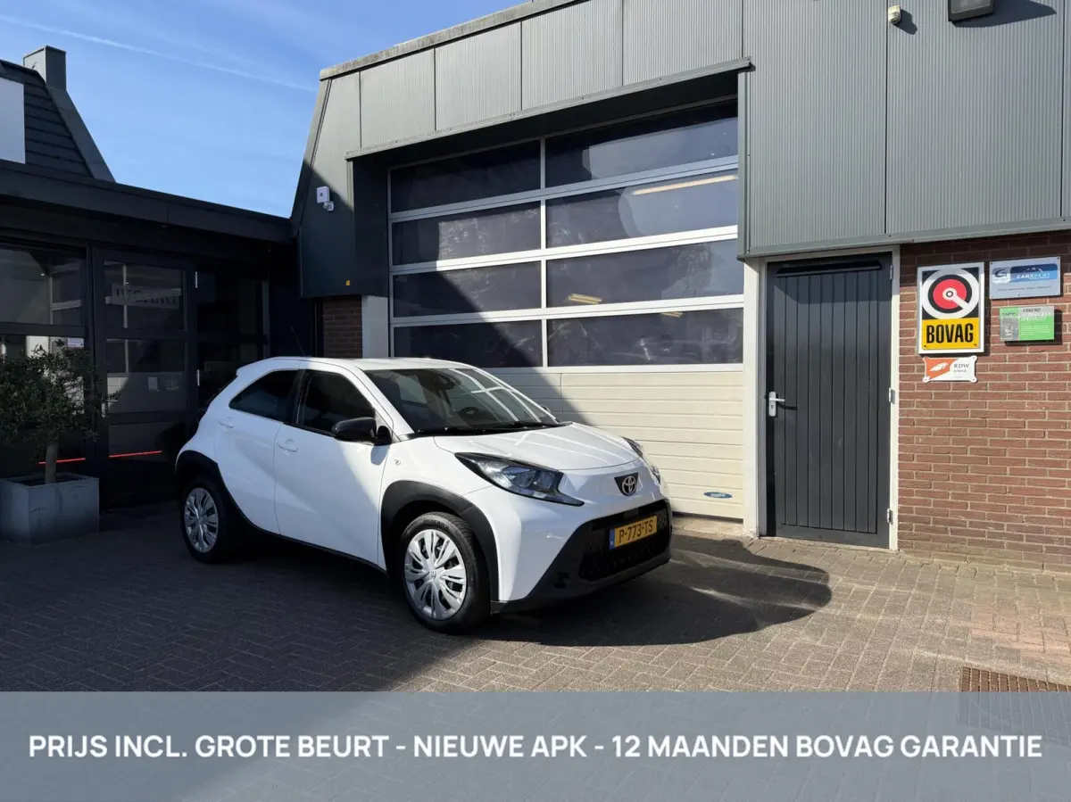 1.0 VVT-i MT Play CARPLAY/CAMERA *ALL-IN PRIJS*