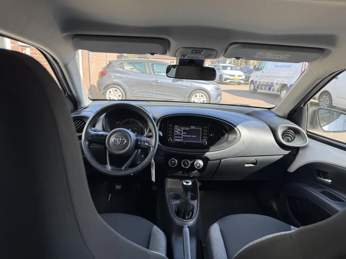 1.0 VVT-i MT Play CARPLAY/CAMERA *ALL-IN PRIJS*
