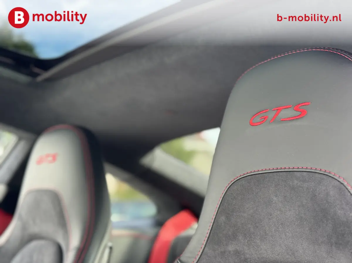 991 3.0 Carrera 4 GTS Org. NL Dealer Auto Sport Chrono | Nose Lift | PDLS Plus | Adaptieve Voorstoelen | Park Assist Achteruitrijcamera | Stuur/stoel Verwarming | DAB