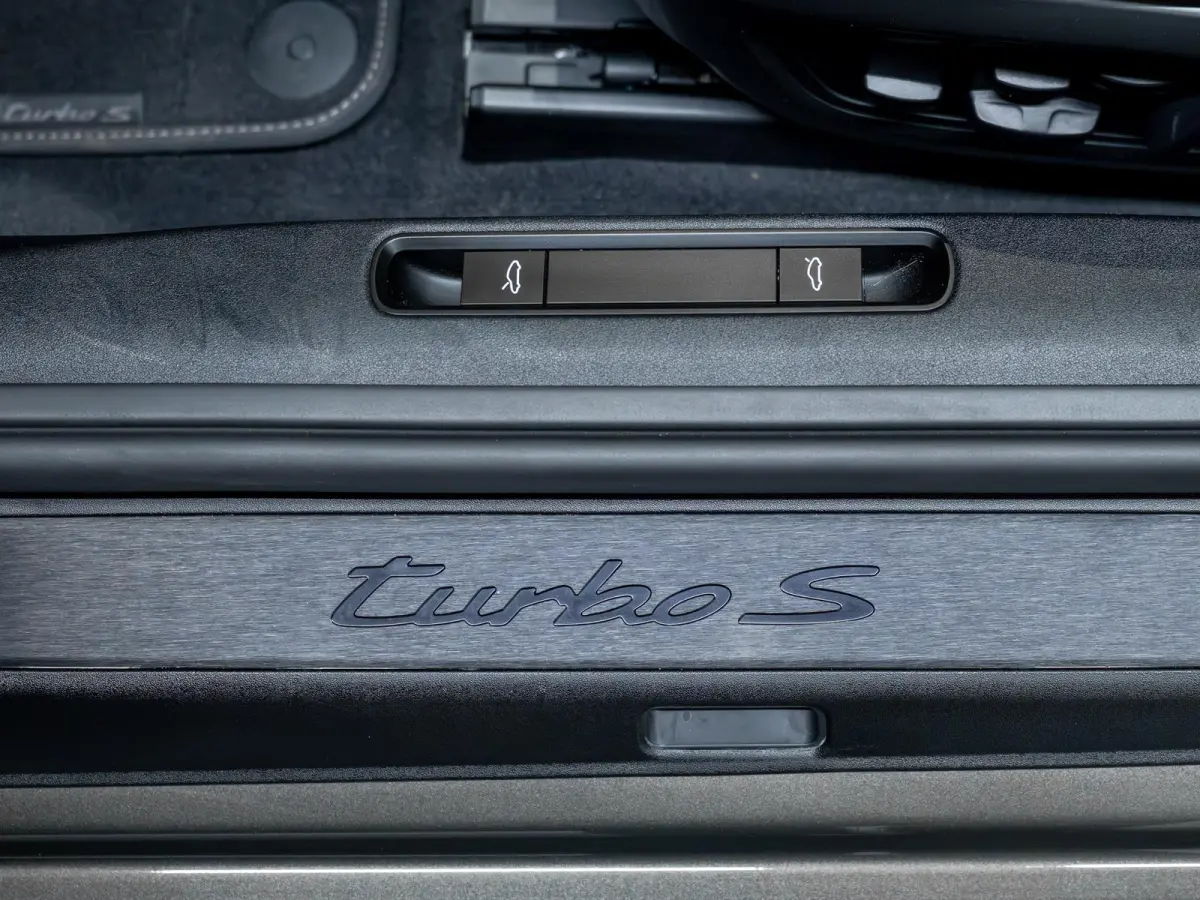 3.6 Turbo S | FACELIFT | SportDesign | Lift | Carbon | Burmester | InnoDrive |