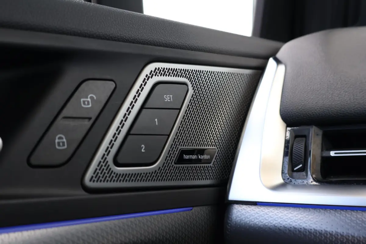 230e xDrive | SoH 100% | M-Sport pakket | Elektr. Stoelen | Harman Kardon | Verwarmde Voorstoelen |