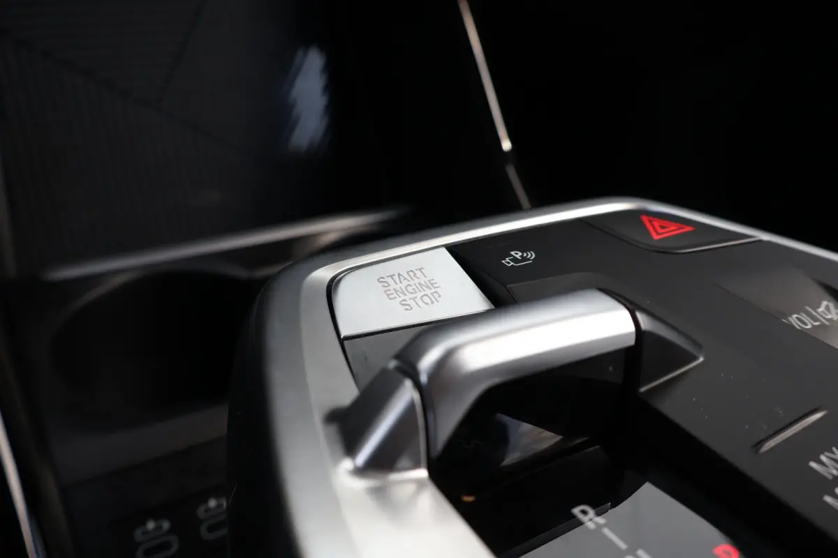 230e xDrive | SoH 100% | M-Sport pakket | Elektr. Stoelen | Harman Kardon | Verwarmde Voorstoelen |