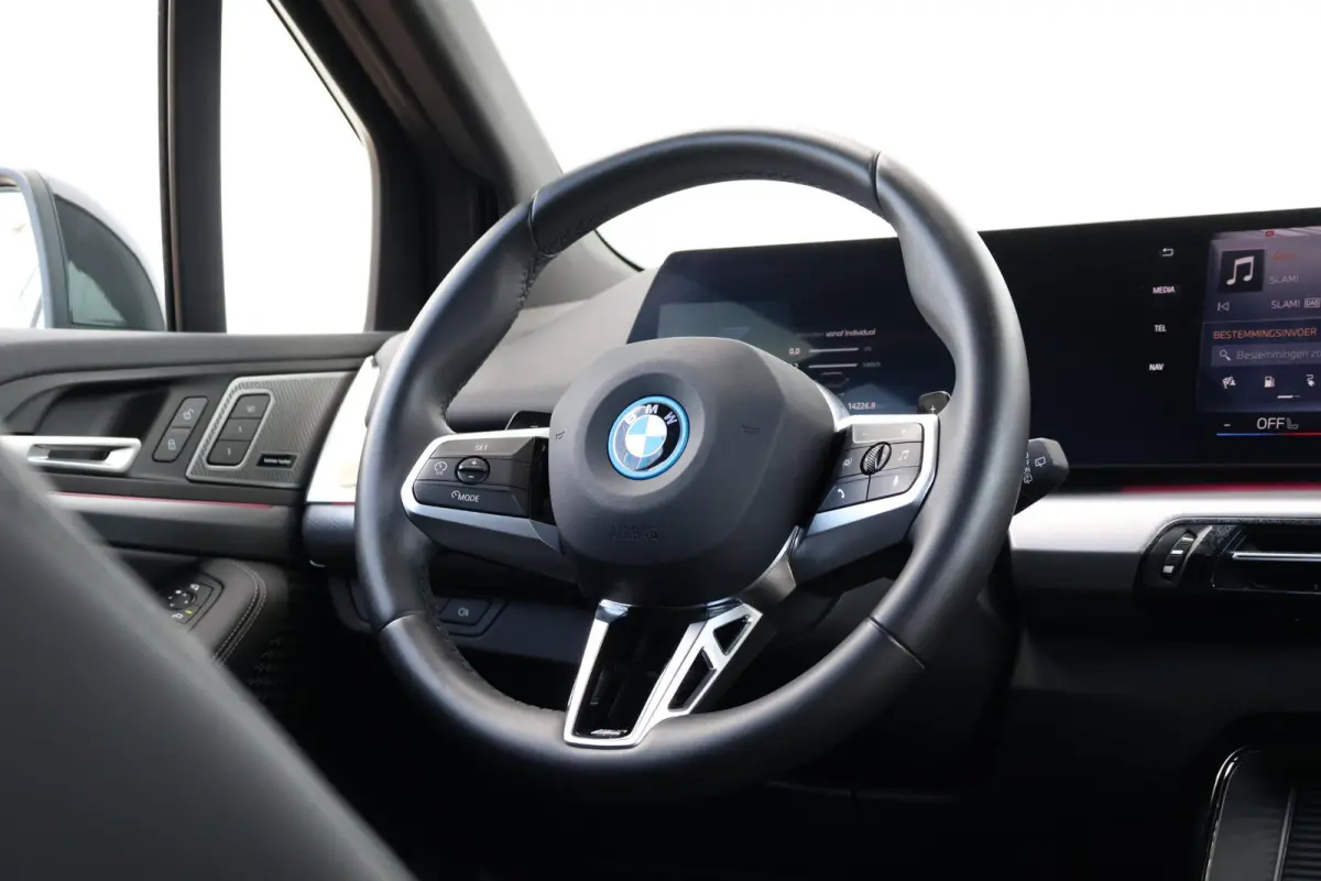 230e xDrive | SoH 100% | M-Sport pakket | Elektr. Stoelen | Harman Kardon | Verwarmde Voorstoelen |