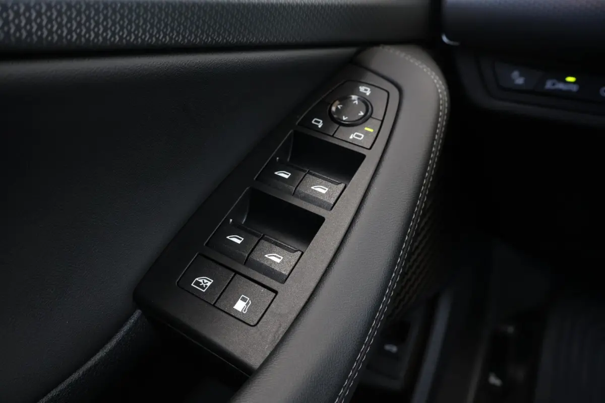 230e xDrive | SoH 100% | M-Sport pakket | Elektr. Stoelen | Harman Kardon | Verwarmde Voorstoelen |