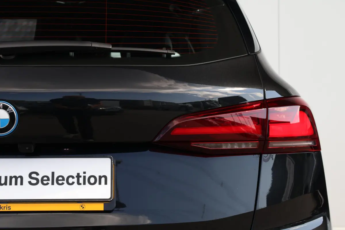 230e xDrive | SoH 100% | M-Sport pakket | Elektr. Stoelen | Harman Kardon | Verwarmde Voorstoelen |