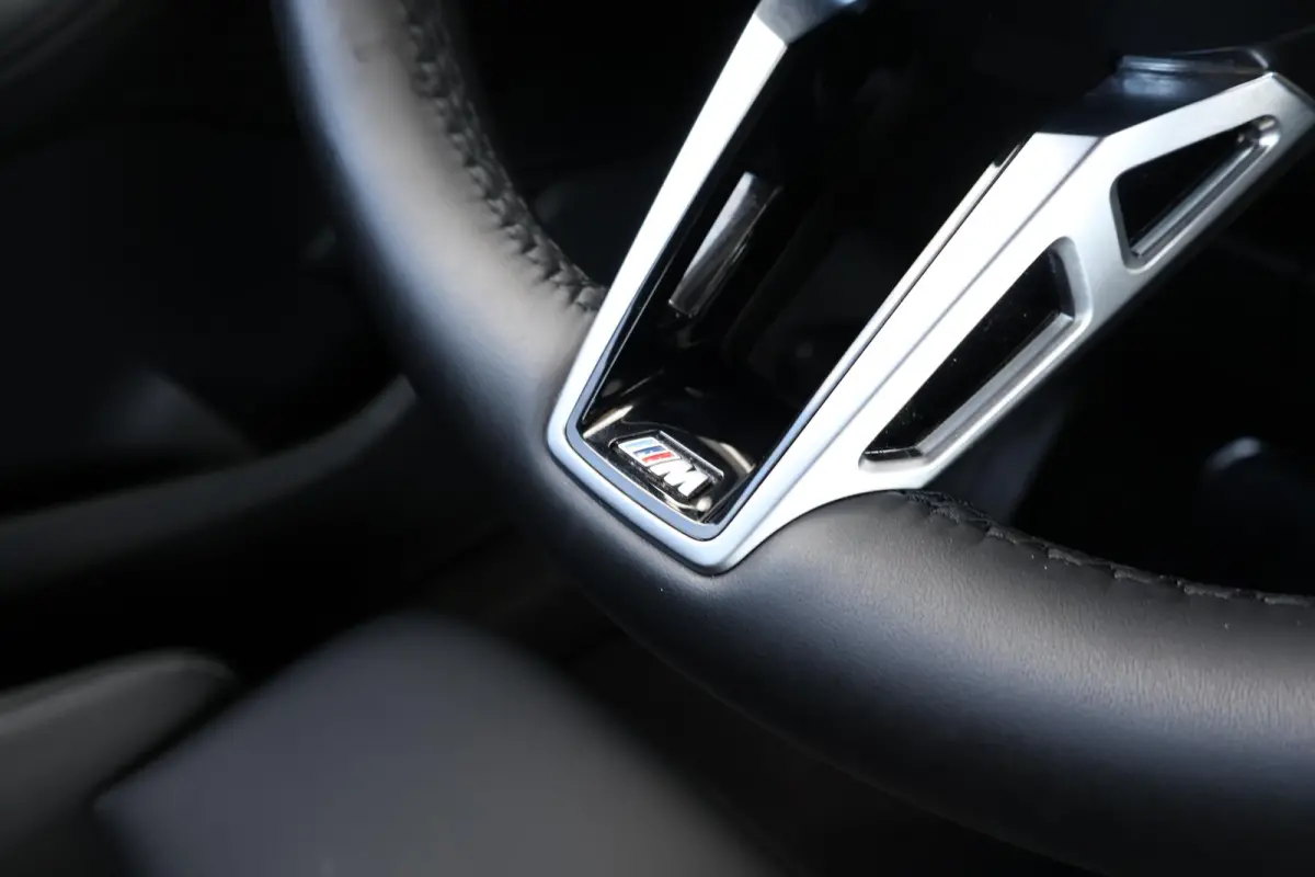 230e xDrive | SoH 100% | M-Sport pakket | Elektr. Stoelen | Harman Kardon | Verwarmde Voorstoelen |