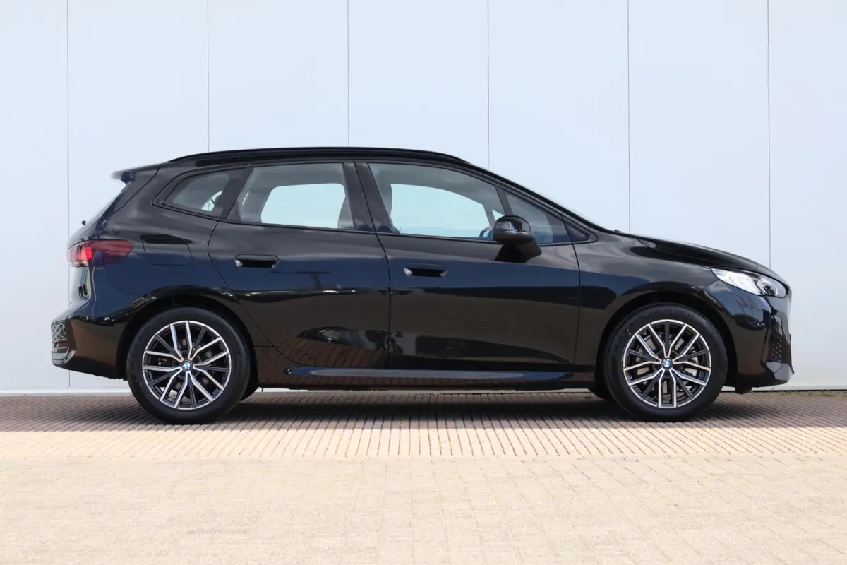 230e xDrive | SoH 100% | M-Sport pakket | Elektr. Stoelen | Harman Kardon | Verwarmde Voorstoelen |