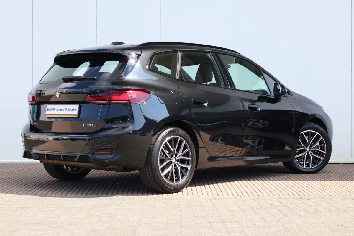 230e xDrive | SoH 100% | M-Sport pakket | Elektr. Stoelen | Harman Kardon | Verwarmde Voorstoelen |