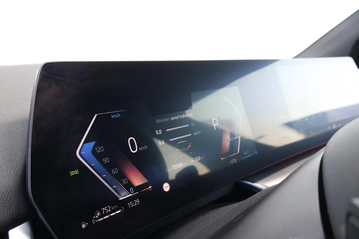 230e xDrive | SoH 100% | M-Sport pakket | Elektr. Stoelen | Harman Kardon | Verwarmde Voorstoelen |