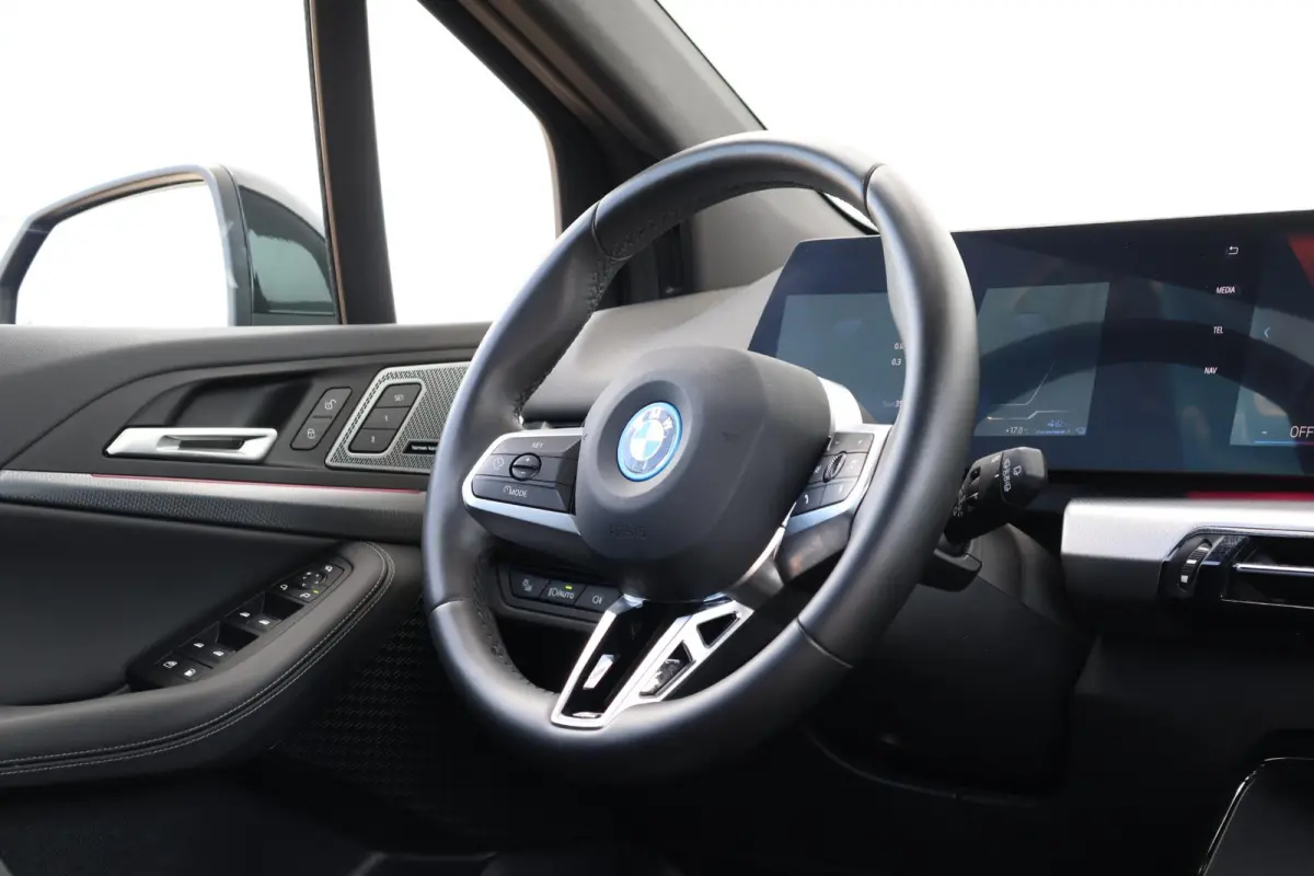 230e xDrive | SoH 100% | M-Sport pakket | Elektr. Stoelen | Harman Kardon | Verwarmde Voorstoelen |