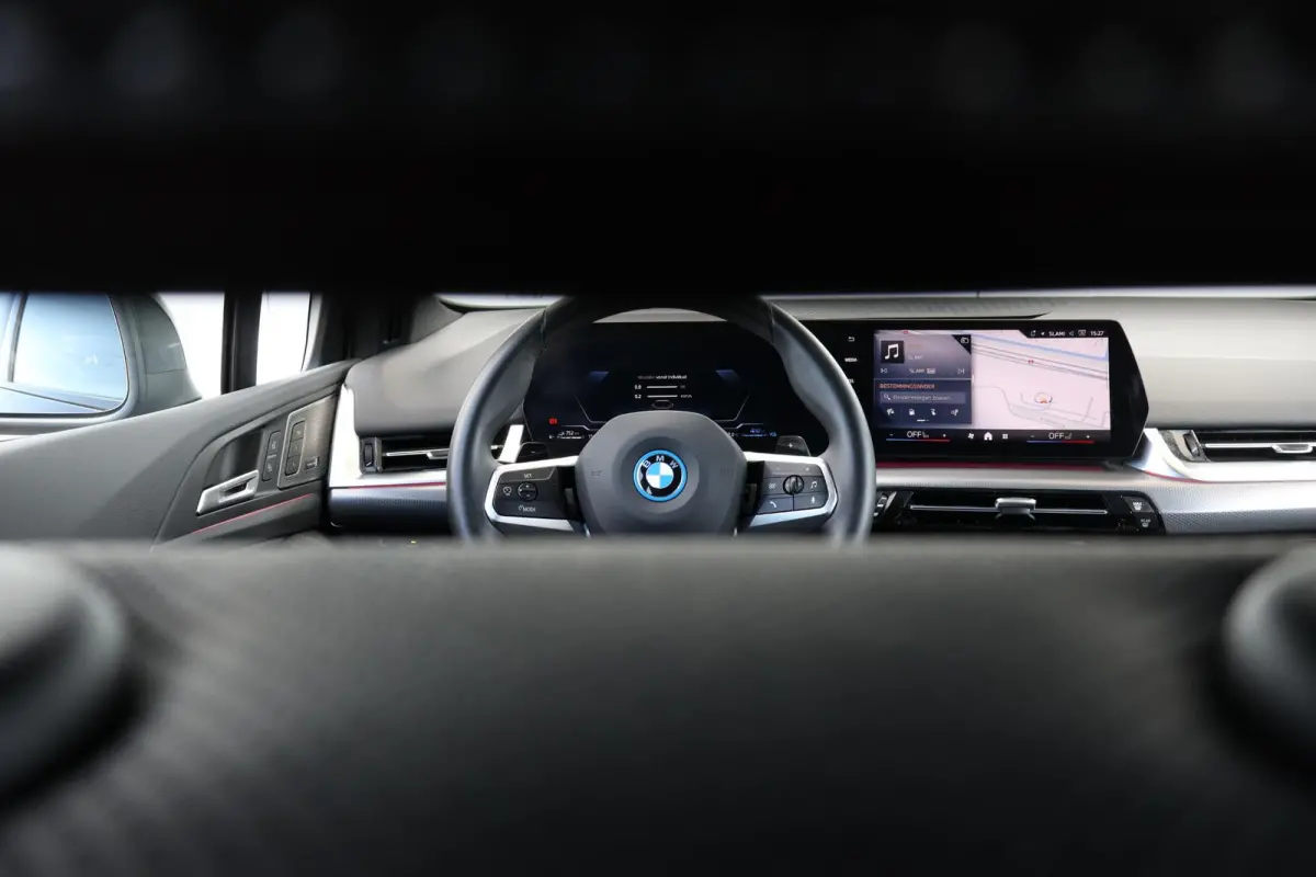 230e xDrive | SoH 100% | M-Sport pakket | Elektr. Stoelen | Harman Kardon | Verwarmde Voorstoelen |