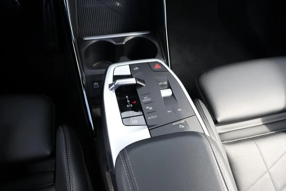 230e xDrive | SoH 100% | M-Sport pakket | Elektr. Stoelen | Harman Kardon | Verwarmde Voorstoelen |