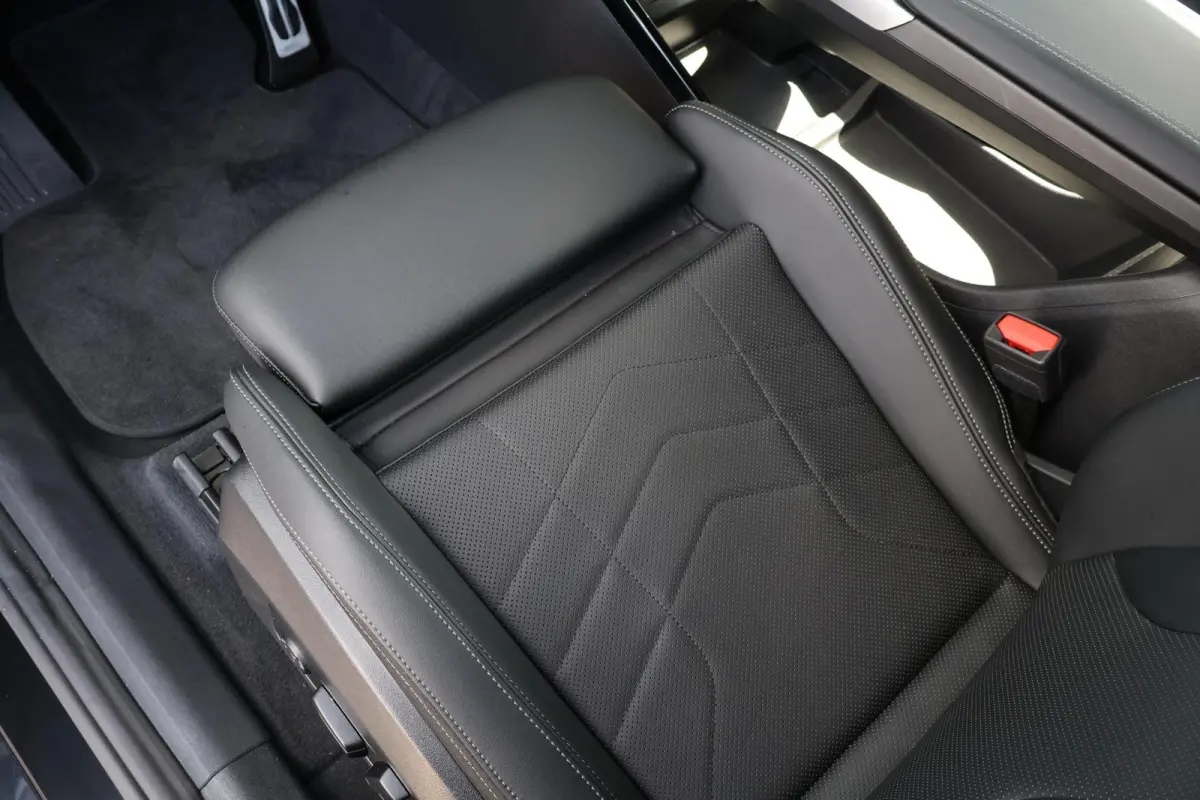 230e xDrive | SoH 100% | M-Sport pakket | Elektr. Stoelen | Harman Kardon | Verwarmde Voorstoelen |