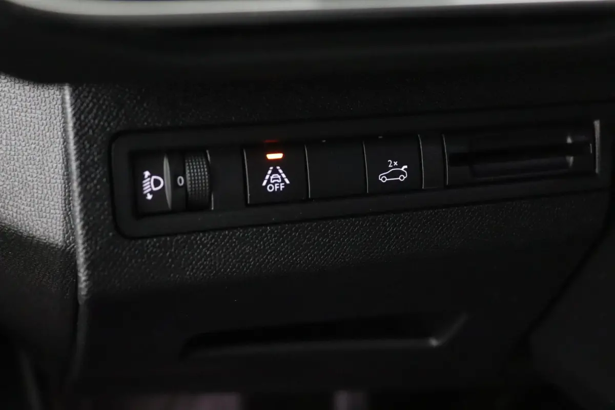 1.2 Allure*ECC*CRUISE*NAVI*CAM*CARPLAY*RIEM.VV