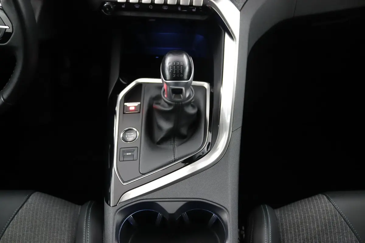 1.2 Allure*ECC*CRUISE*NAVI*CAM*CARPLAY*RIEM.VV