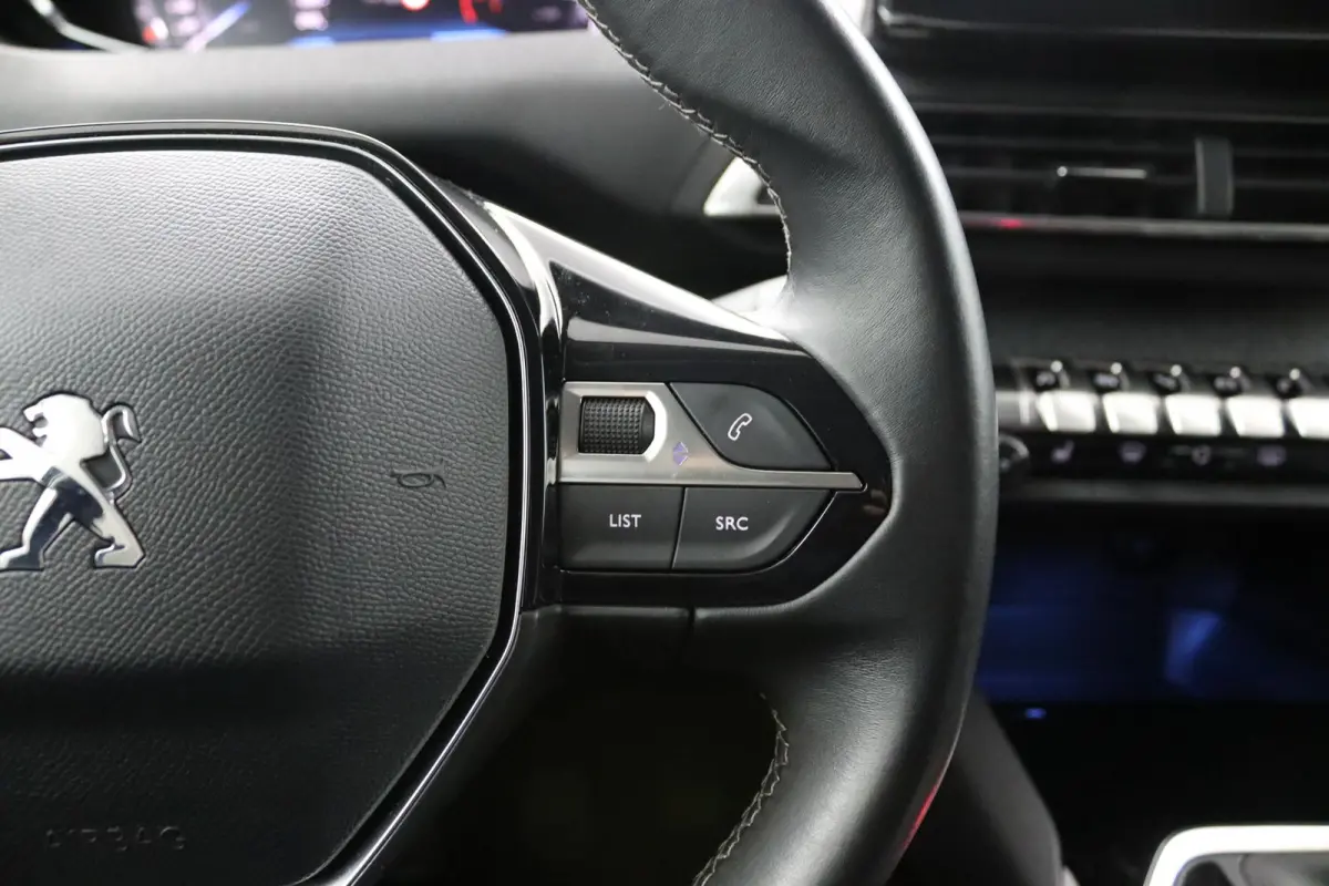 1.2 Allure*ECC*CRUISE*NAVI*CAM*CARPLAY*RIEM.VV