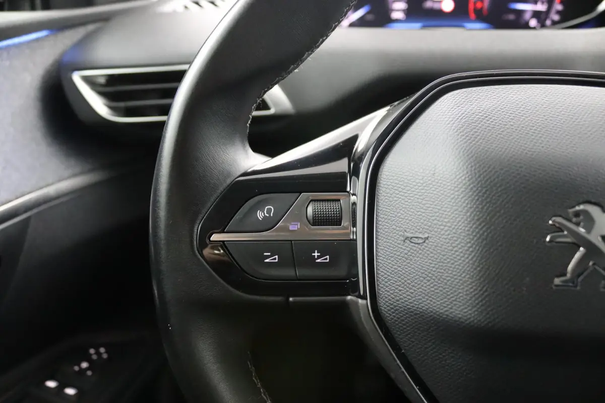 1.2 Allure*ECC*CRUISE*NAVI*CAM*CARPLAY*RIEM.VV