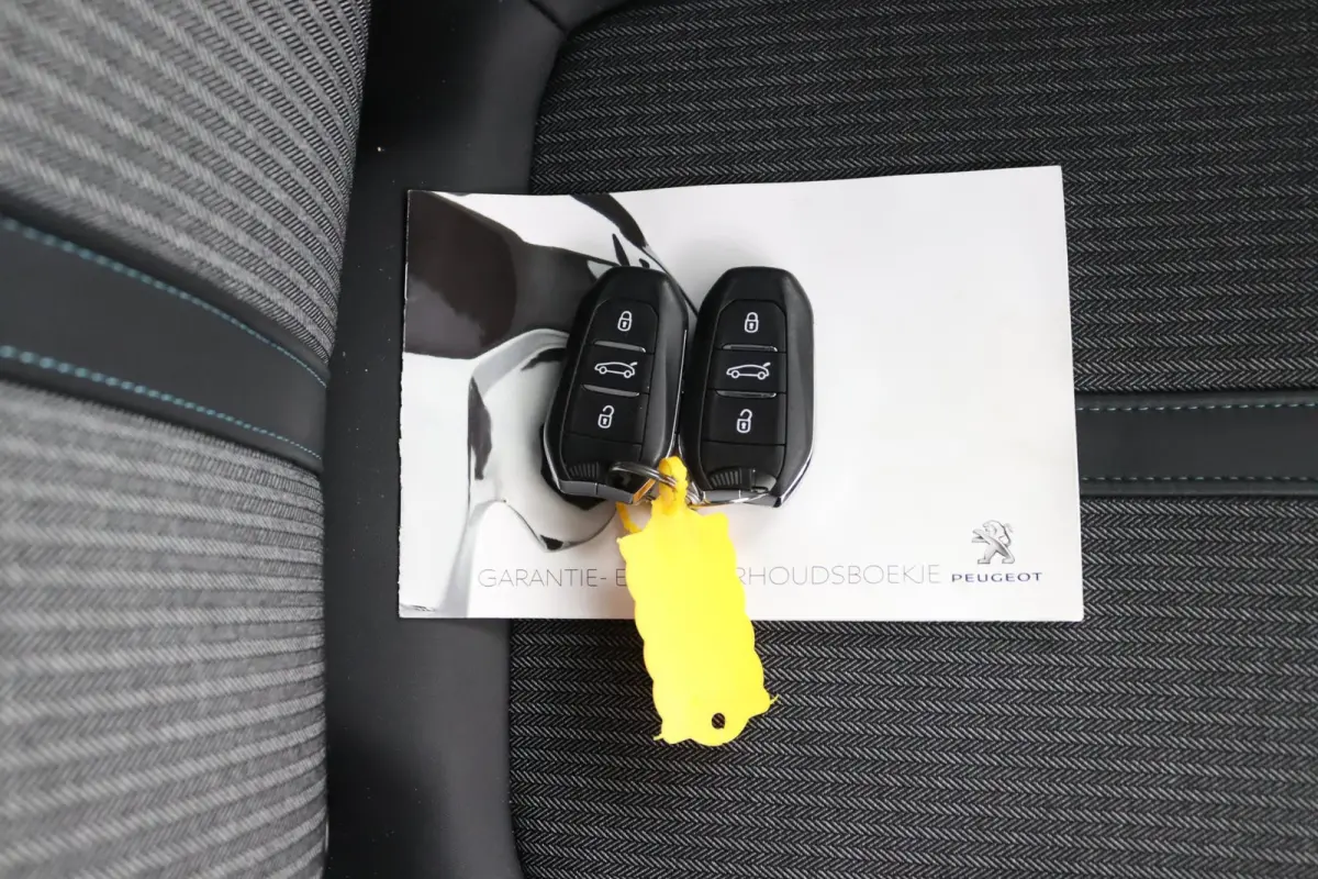 1.2 Allure*ECC*CRUISE*NAVI*CAM*CARPLAY*RIEM.VV
