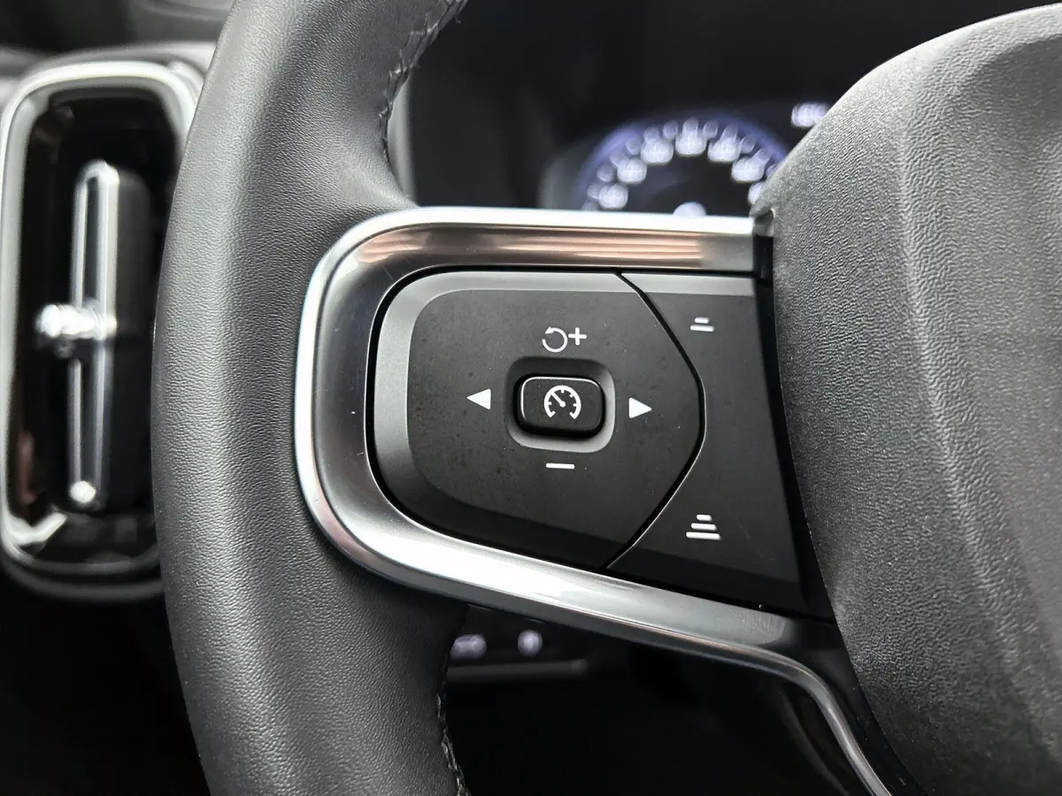 T5 Plus Bright | HARMAN KARDON | ACHTERUITRIJCAMERA | STOELVERWARMING | STUURVERWARMING | NAVIGATIE | CLIMATE CONTROL | DAB RADIO | RIJSTROOKHULP | LICHTMETALEN VELGEN |
