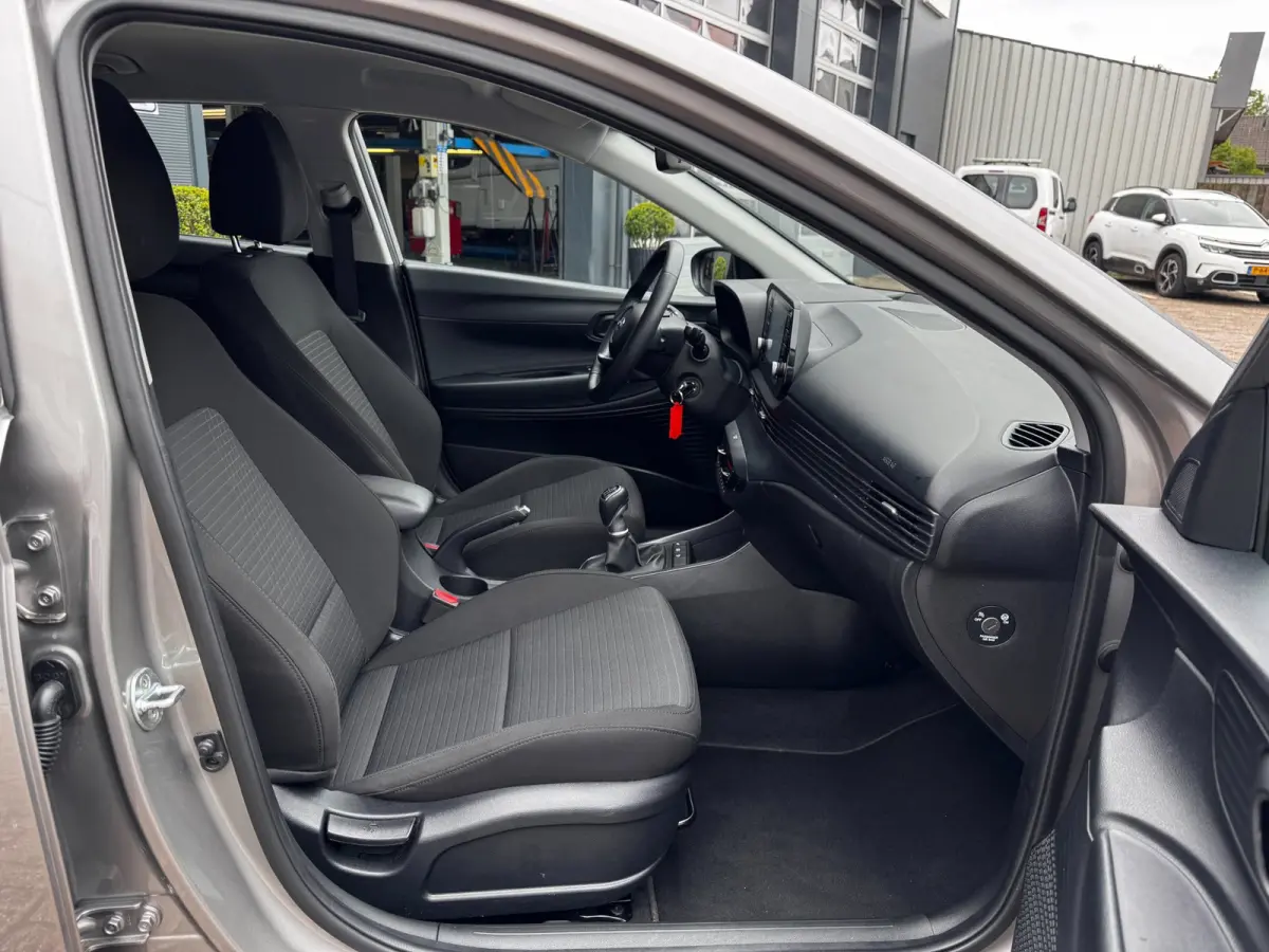 1.0 T-GDI Comfort Smart | 100 PK | Camera | Stoel + Stuurverwarming | Climate Control | Navigatie by App