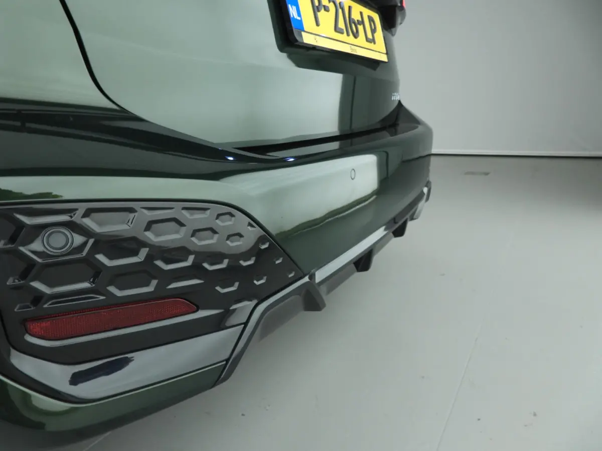 220i | M-Sportpakket | LED | Leder | HUD | Elektr. zetels | Sportstoelen | Stoelverwarming | DAB | Alu 17 inch