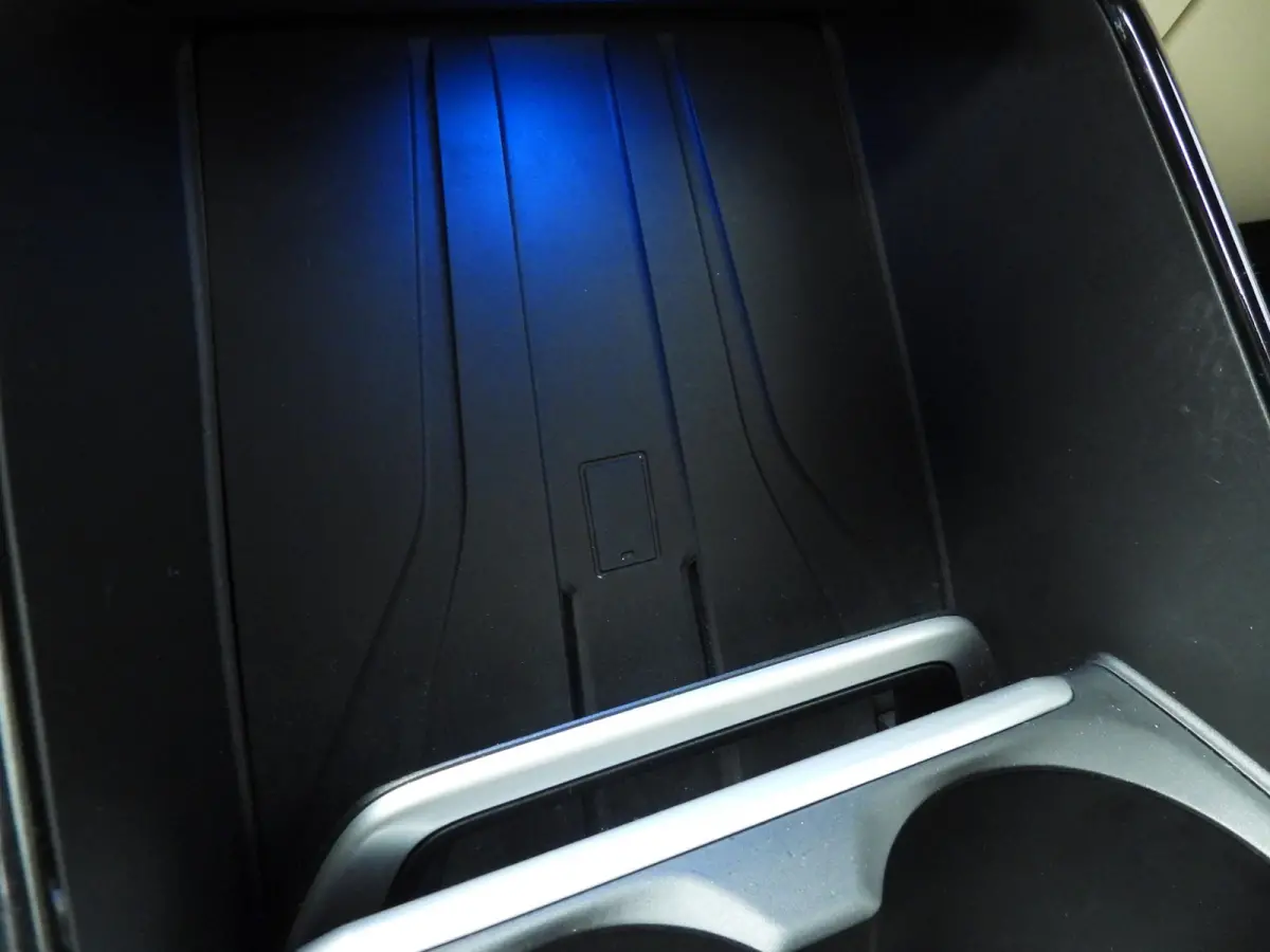 220i | M-Sportpakket | LED | Leder | HUD | Elektr. zetels | Sportstoelen | Stoelverwarming | DAB | Alu 17 inch