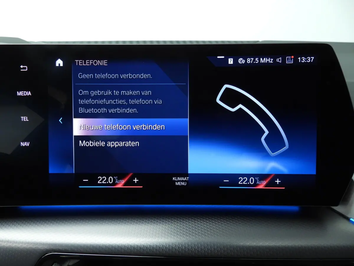 220i | M-Sportpakket | LED | Leder | HUD | Elektr. zetels | Sportstoelen | Stoelverwarming | DAB | Alu 17 inch