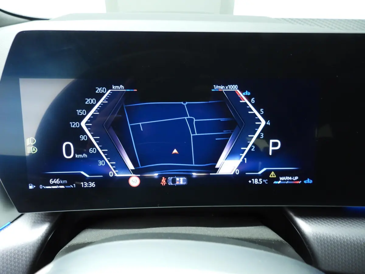 220i | M-Sportpakket | LED | Leder | HUD | Elektr. zetels | Sportstoelen | Stoelverwarming | DAB | Alu 17 inch