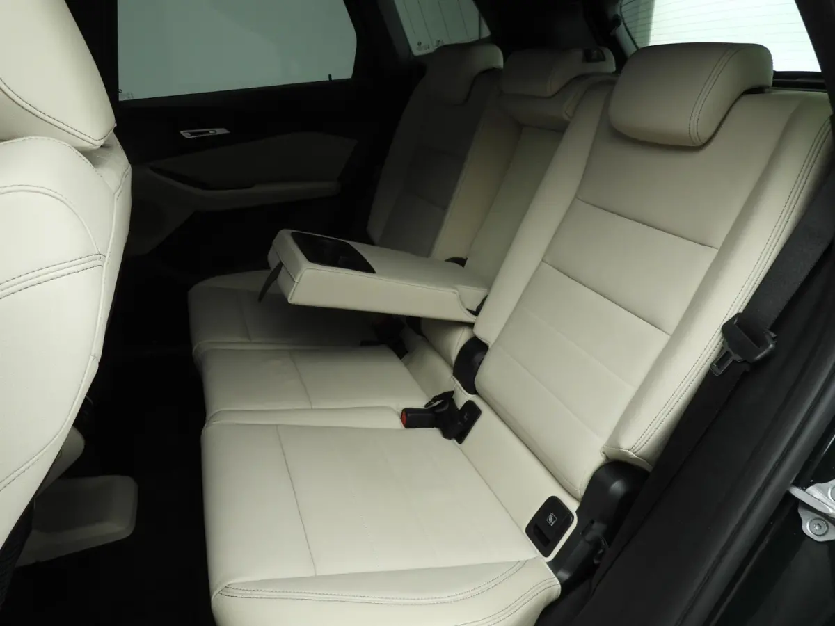 220i | M-Sportpakket | LED | Leder | HUD | Elektr. zetels | Sportstoelen | Stoelverwarming | DAB | Alu 17 inch