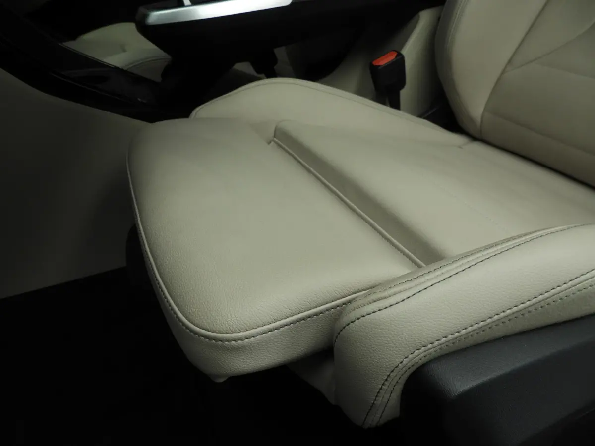 220i | M-Sportpakket | LED | Leder | HUD | Elektr. zetels | Sportstoelen | Stoelverwarming | DAB | Alu 17 inch