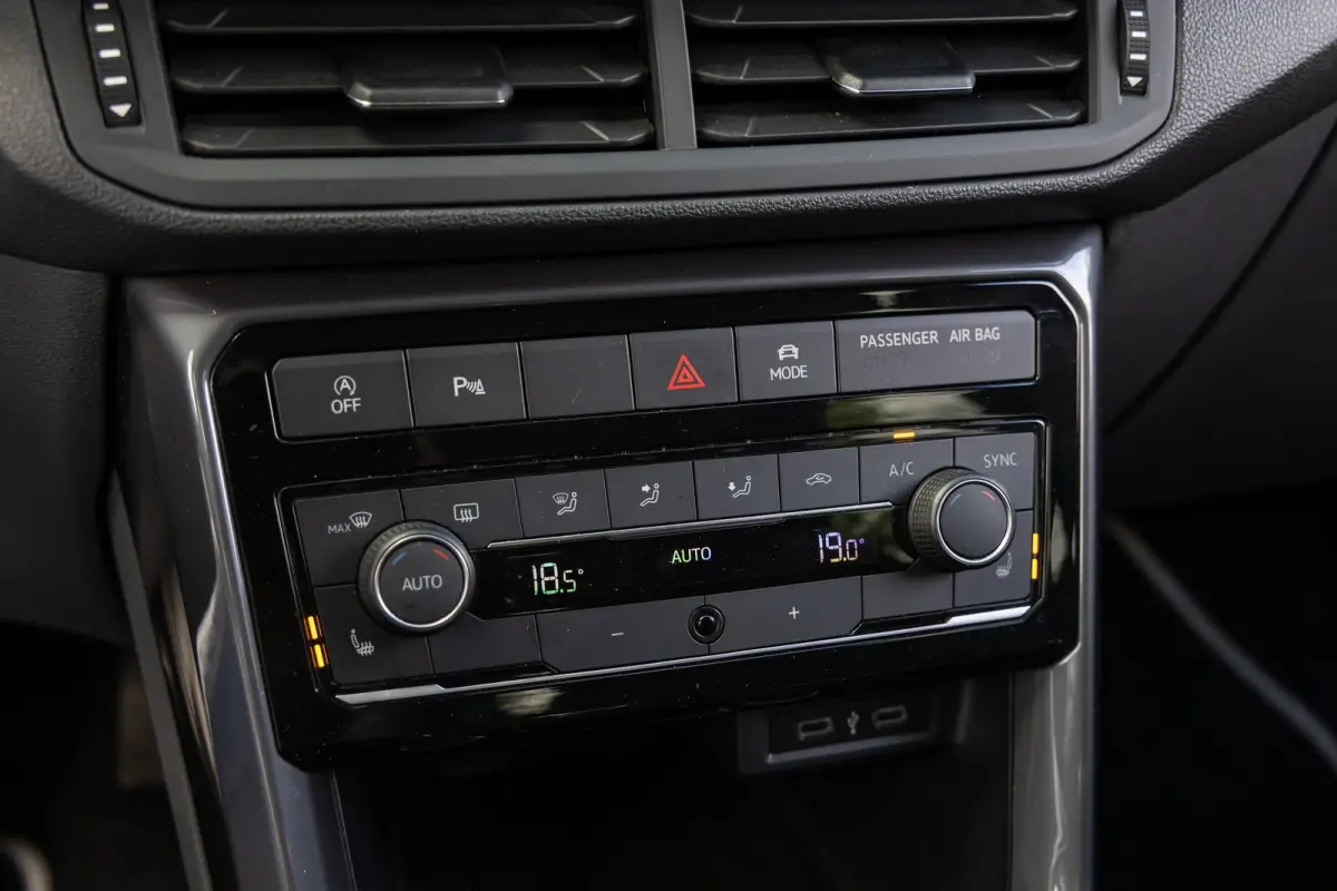 1.5 TSI Style Business R | Camera | BLIS | Beats audio | Dodehoek Detectie | Trekhaak | Keylles | Apple Carplay | 4-season banden | Stoelverwarming | Digidash | 100% Netjes Onderhouden |
