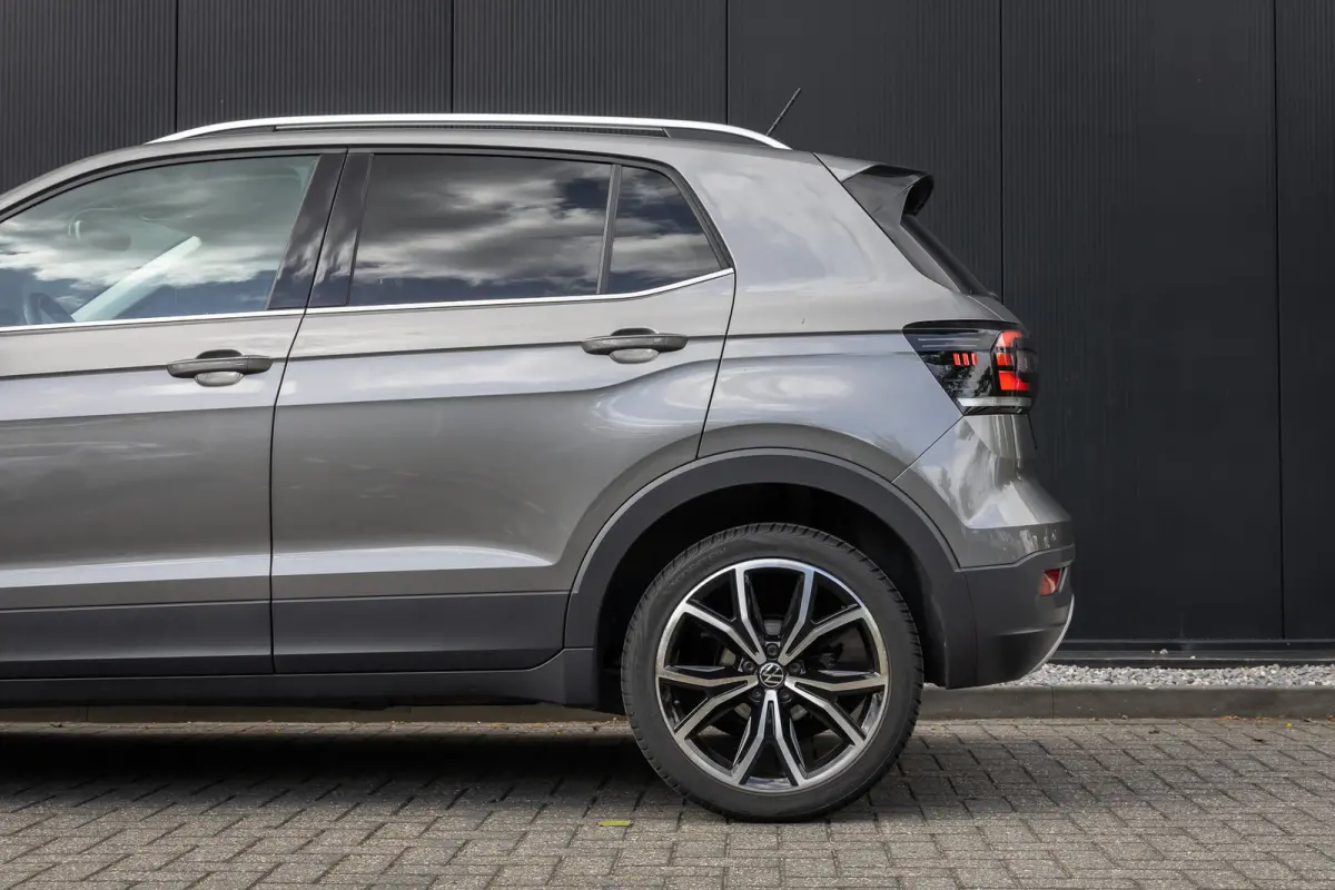 1.5 TSI Style Business R | Camera | BLIS | Beats audio | Dodehoek Detectie | Trekhaak | Keylles | Apple Carplay | 4-season banden | Stoelverwarming | Digidash | 100% Netjes Onderhouden |
