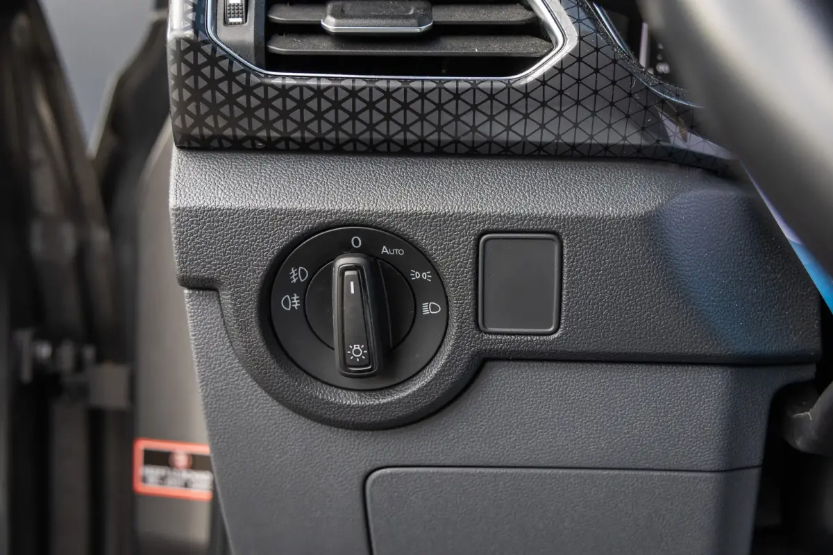 1.5 TSI Style Business R | Camera | BLIS | Beats audio | Dodehoek Detectie | Trekhaak | Keylles | Apple Carplay | 4-season banden | Stoelverwarming | Digidash | 100% Netjes Onderhouden |