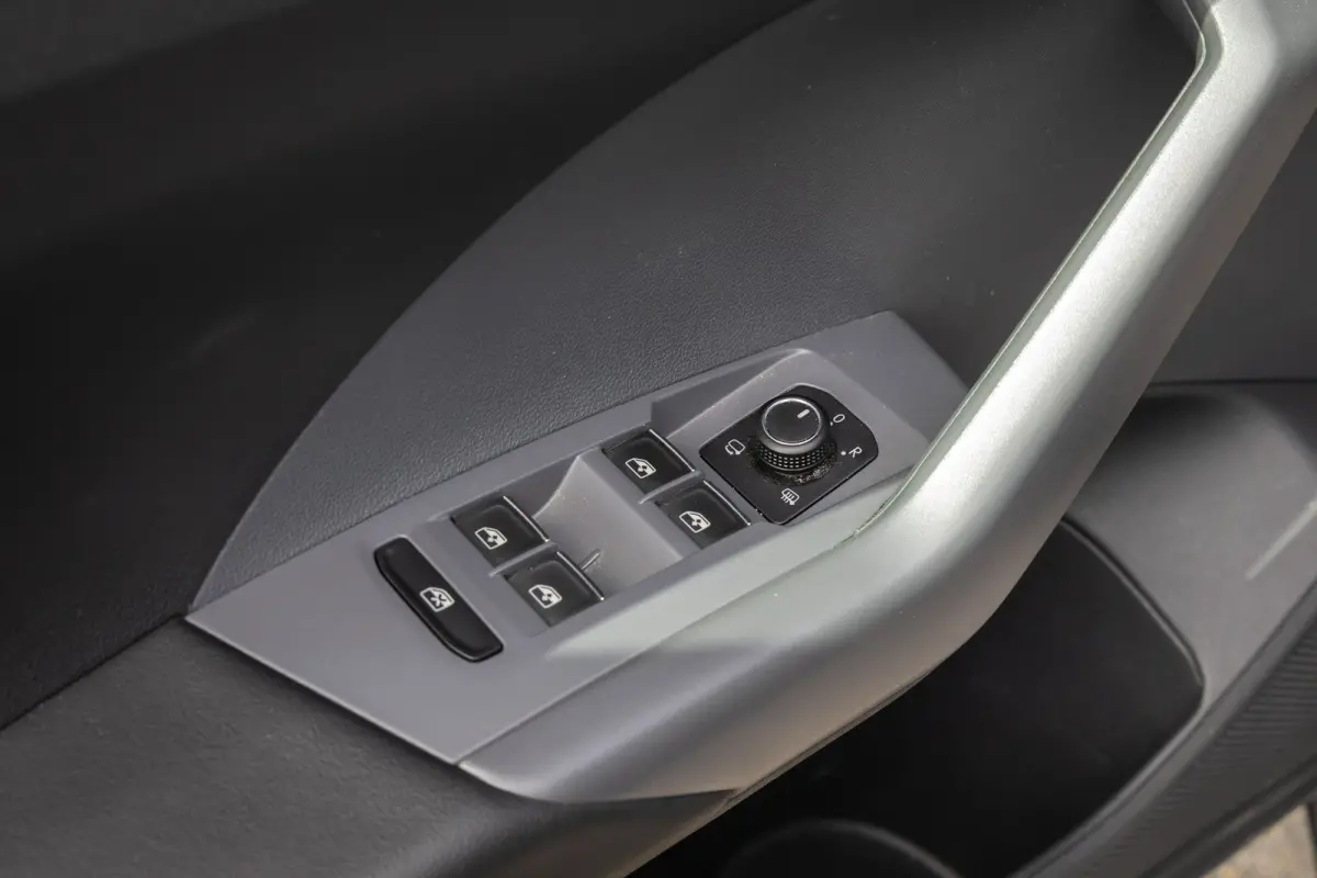 1.5 TSI Style Business R | Camera | BLIS | Beats audio | Dodehoek Detectie | Trekhaak | Keylles | Apple Carplay | 4-season banden | Stoelverwarming | Digidash | 100% Netjes Onderhouden |