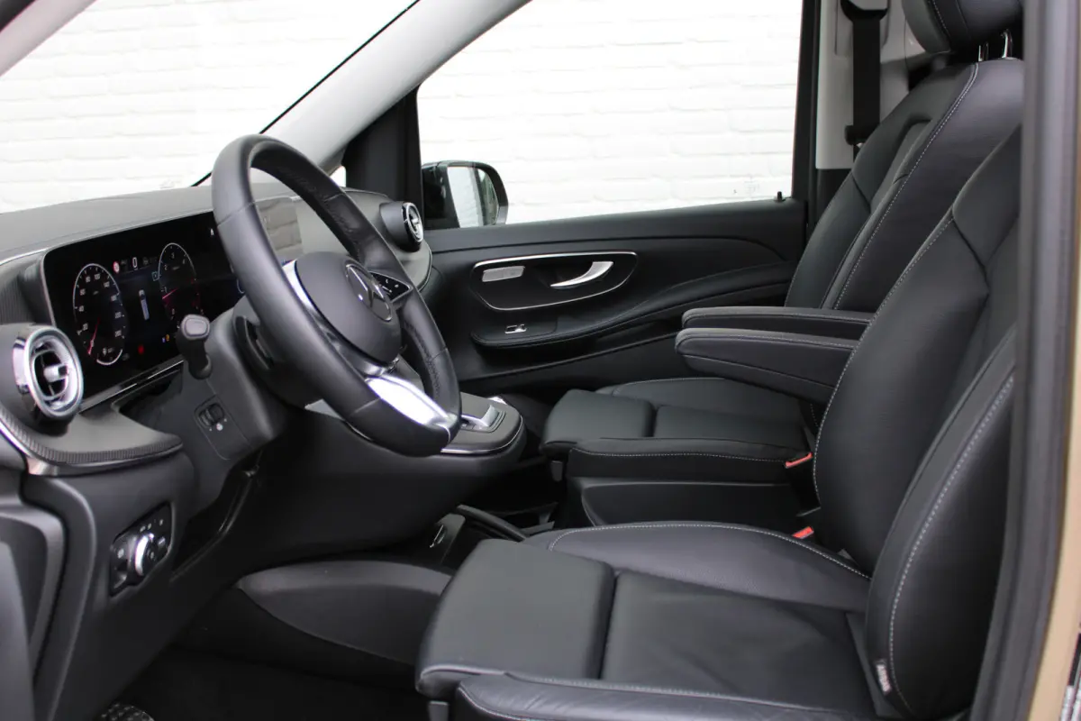 300d / DC / AMG / 4-Matic / Panorama / 360 Cam / 2x Elec Schuifd / Burmester / Vol Opties / NIEUW!!