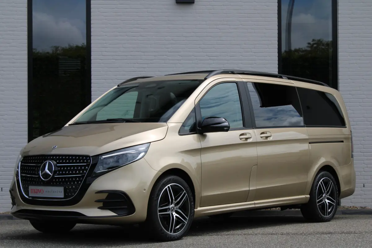 300d / DC / AMG / 4-Matic / Panorama / 360 Cam / 2x Elec Schuifd / Burmester / Vol Opties / NIEUW!!