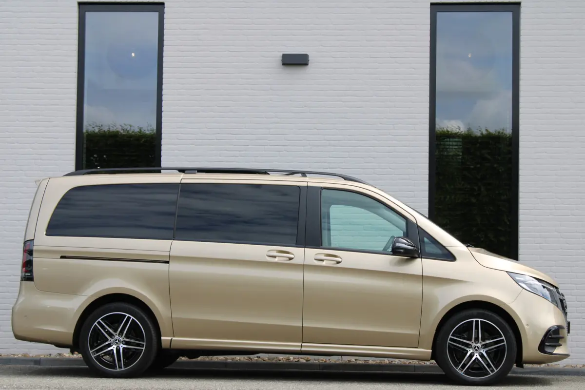 300d / DC / AMG / 4-Matic / Panorama / 360 Cam / 2x Elec Schuifd / Burmester / Vol Opties / NIEUW!!