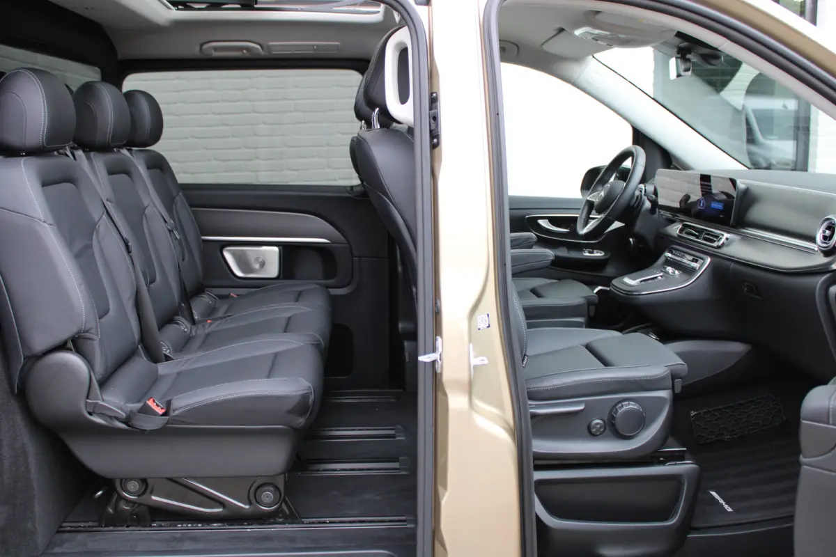 300d / DC / AMG / 4-Matic / Panorama / 360 Cam / 2x Elec Schuifd / Burmester / Vol Opties / NIEUW!!