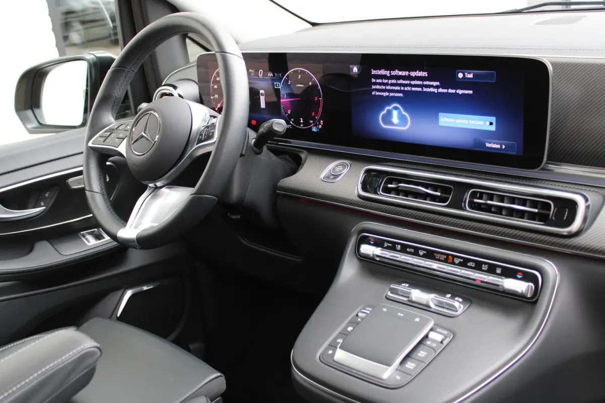300d / DC / AMG / 4-Matic / Panorama / 360 Cam / 2x Elec Schuifd / Burmester / Vol Opties / NIEUW!!