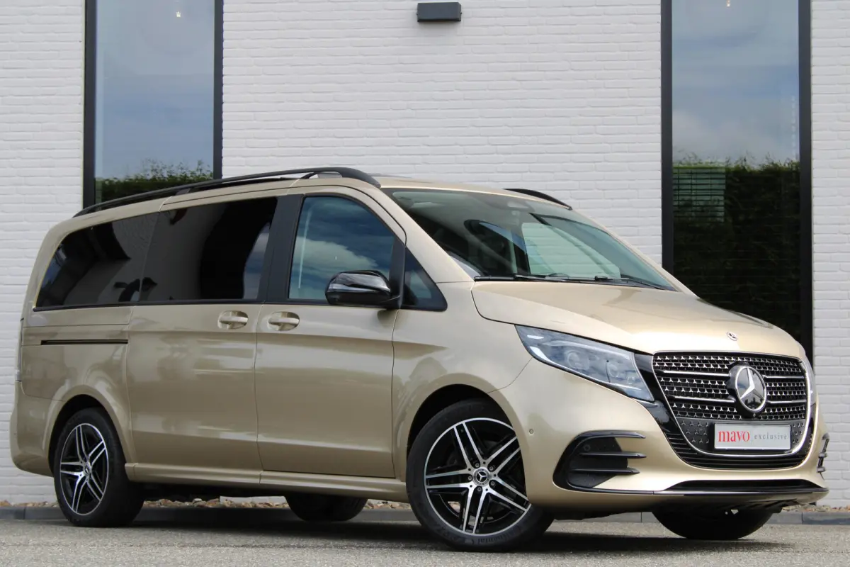 300d / DC / AMG / 4-Matic / Panorama / 360 Cam / 2x Elec Schuifd / Burmester / Vol Opties / NIEUW!!
