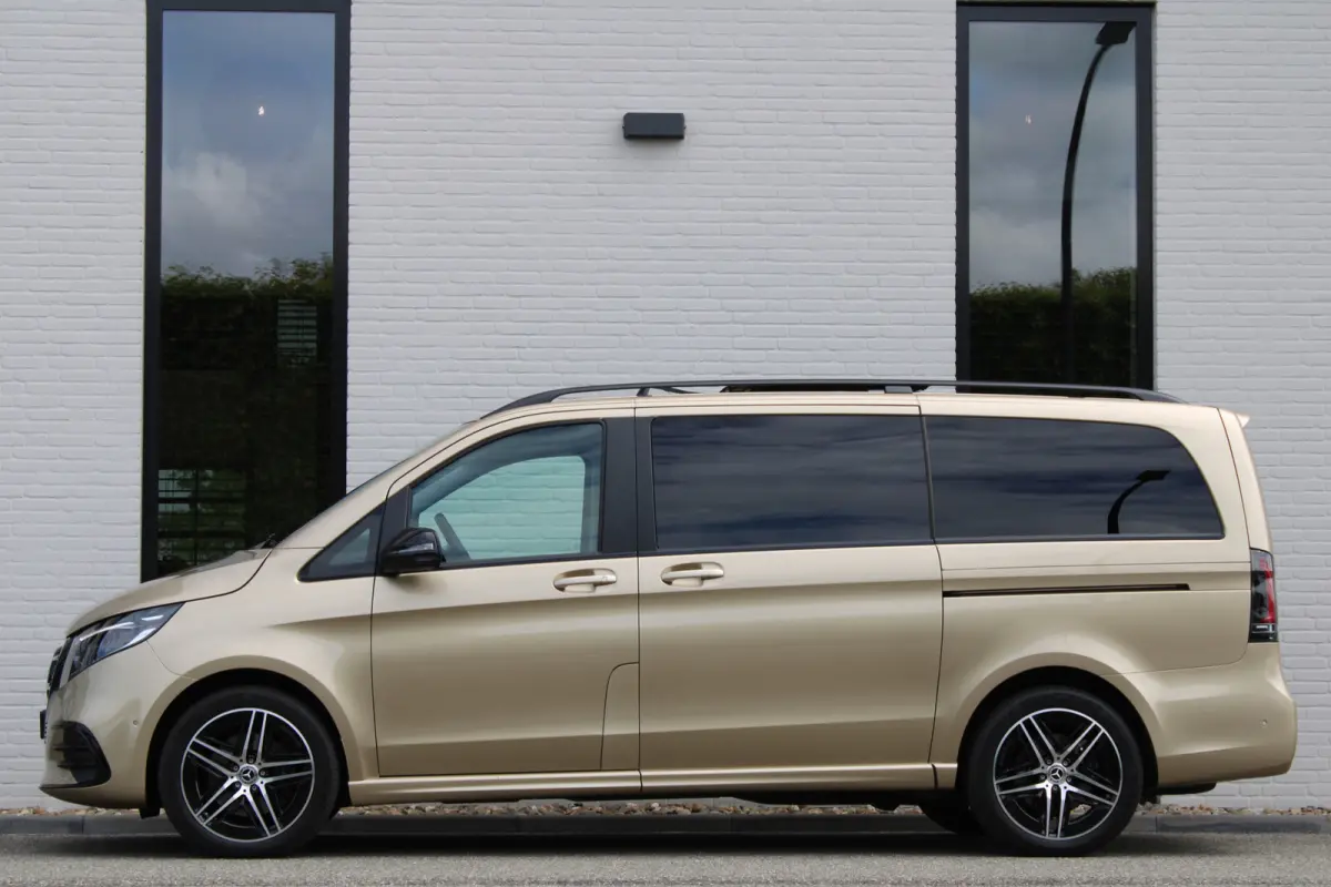 300d / DC / AMG / 4-Matic / Panorama / 360 Cam / 2x Elec Schuifd / Burmester / Vol Opties / NIEUW!!