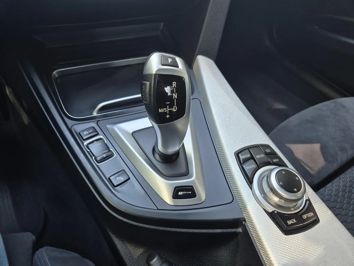 330e IPERFORMANCE AUTOMAAT | SOH 86% | M-Sportpakket | Navi | ECC | PDC | 18inch | Cruise Control