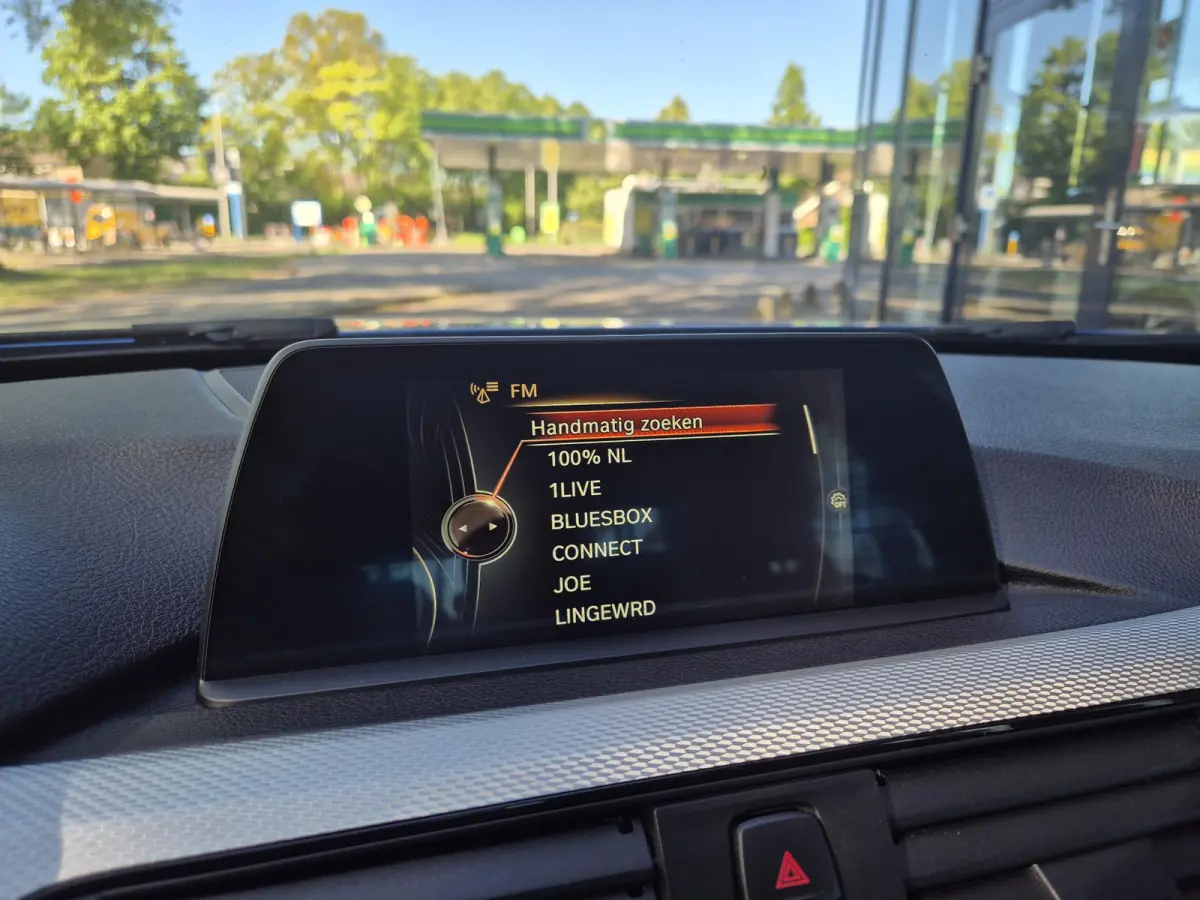 330e IPERFORMANCE AUTOMAAT | SOH 86% | M-Sportpakket | Navi | ECC | PDC | 18inch | Cruise Control