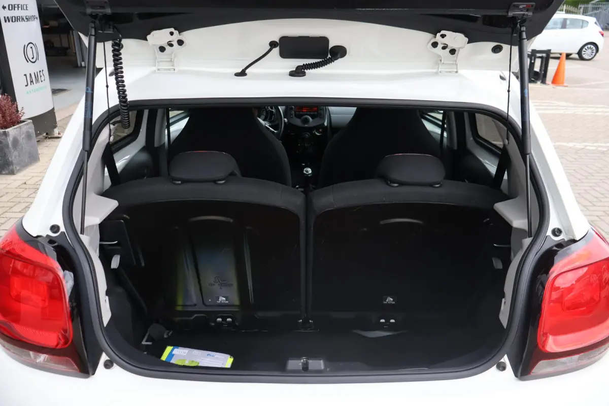 1.0 VTi Feel 1e Eigenaar | NL-Auto | Volledig Onderh | BTW | Airco | Bluetooth | cruise | DAB | Hill-Hold | LED | Stuur Bekrachtiging | PDC | Mistlampen