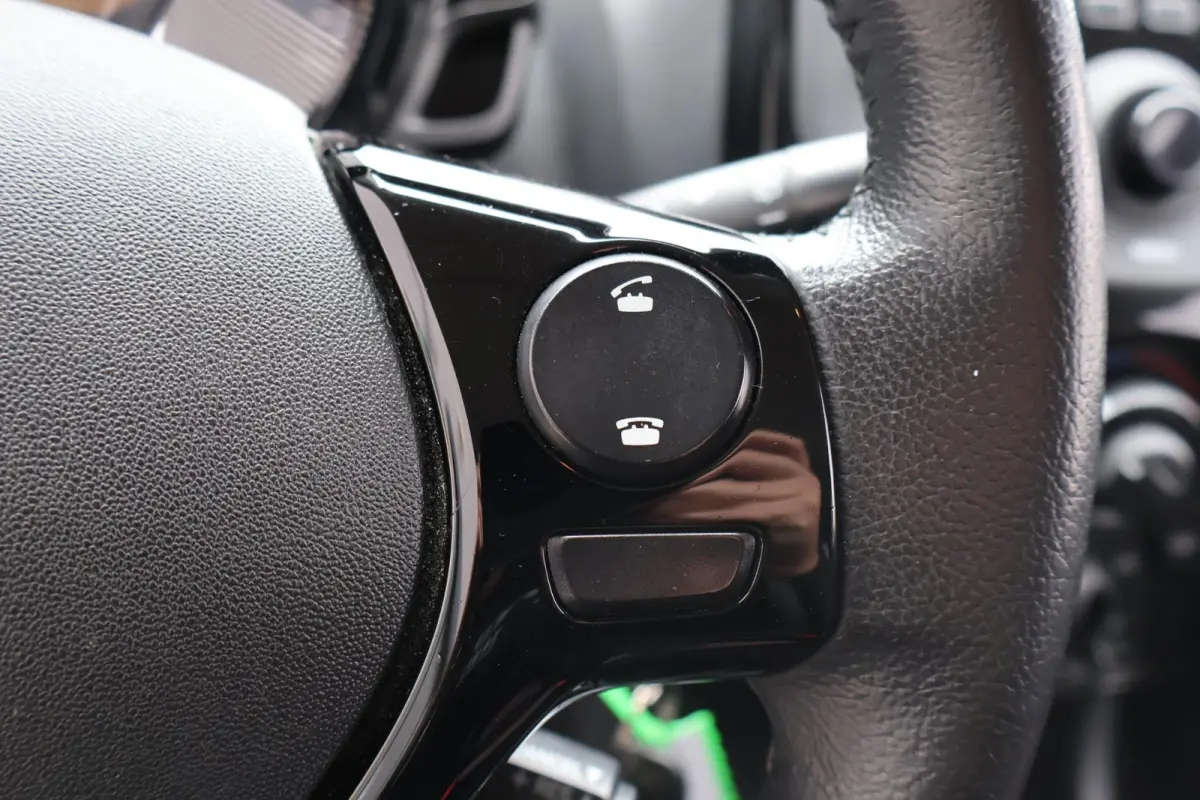 1.0 VTi Feel 1e Eigenaar | NL-Auto | Volledig Onderh | BTW | Airco | Bluetooth | cruise | DAB | Hill-Hold | LED | Stuur Bekrachtiging | PDC | Mistlampen