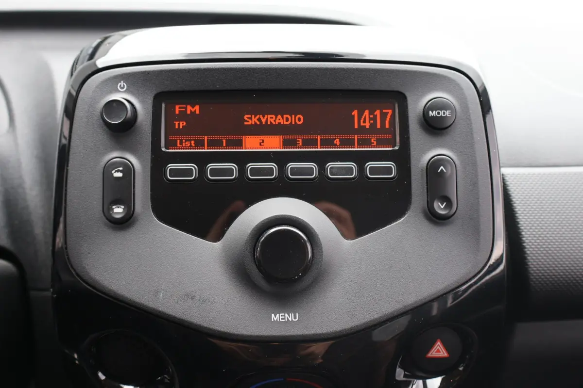 1.0 VTi Feel 1e Eigenaar | NL-Auto | Volledig Onderh | BTW | Airco | Bluetooth | cruise | DAB | Hill-Hold | LED | Stuur Bekrachtiging | PDC | Mistlampen