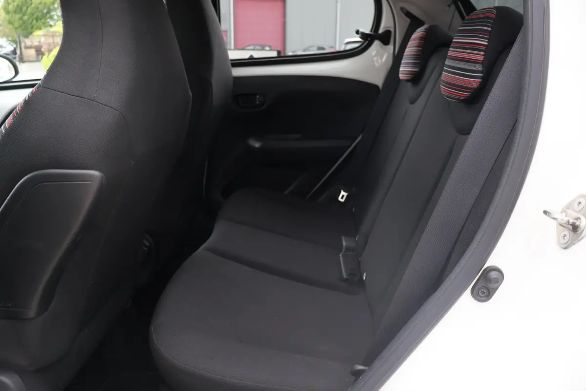 1.0 VTi Feel 1e Eigenaar | NL-Auto | Volledig Onderh | BTW | Airco | Bluetooth | cruise | DAB | Hill-Hold | LED | Stuur Bekrachtiging | PDC | Mistlampen