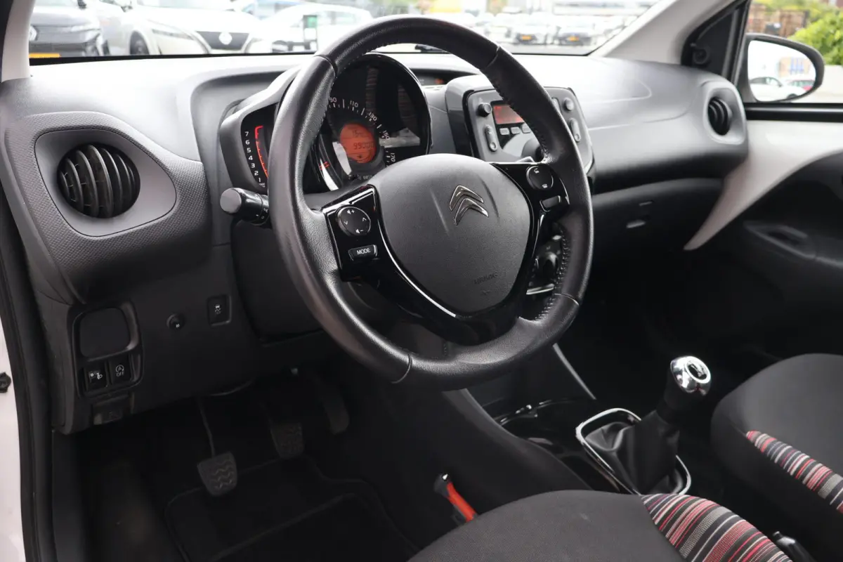 1.0 VTi Feel 1e Eigenaar | NL-Auto | Volledig Onderh | BTW | Airco | Bluetooth | cruise | DAB | Hill-Hold | LED | Stuur Bekrachtiging | PDC | Mistlampen