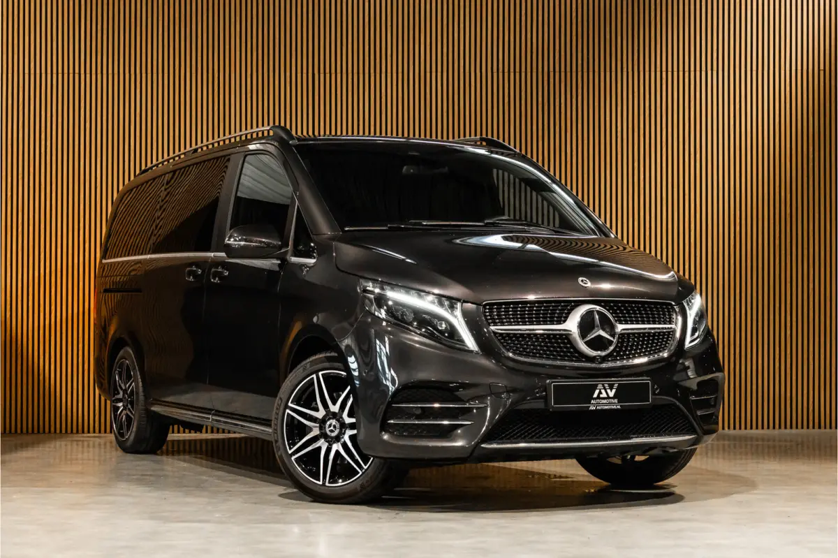 300d DC | AMG | 4-Matic | 360 Camera | Stoelventilatie | CarPlay | Navigatie | Lederen bekleding | Elek schuifdeuren | LED koplampen | Elek achterklep | DAB | V300 | V300d | Nieuwe APK | Dea
