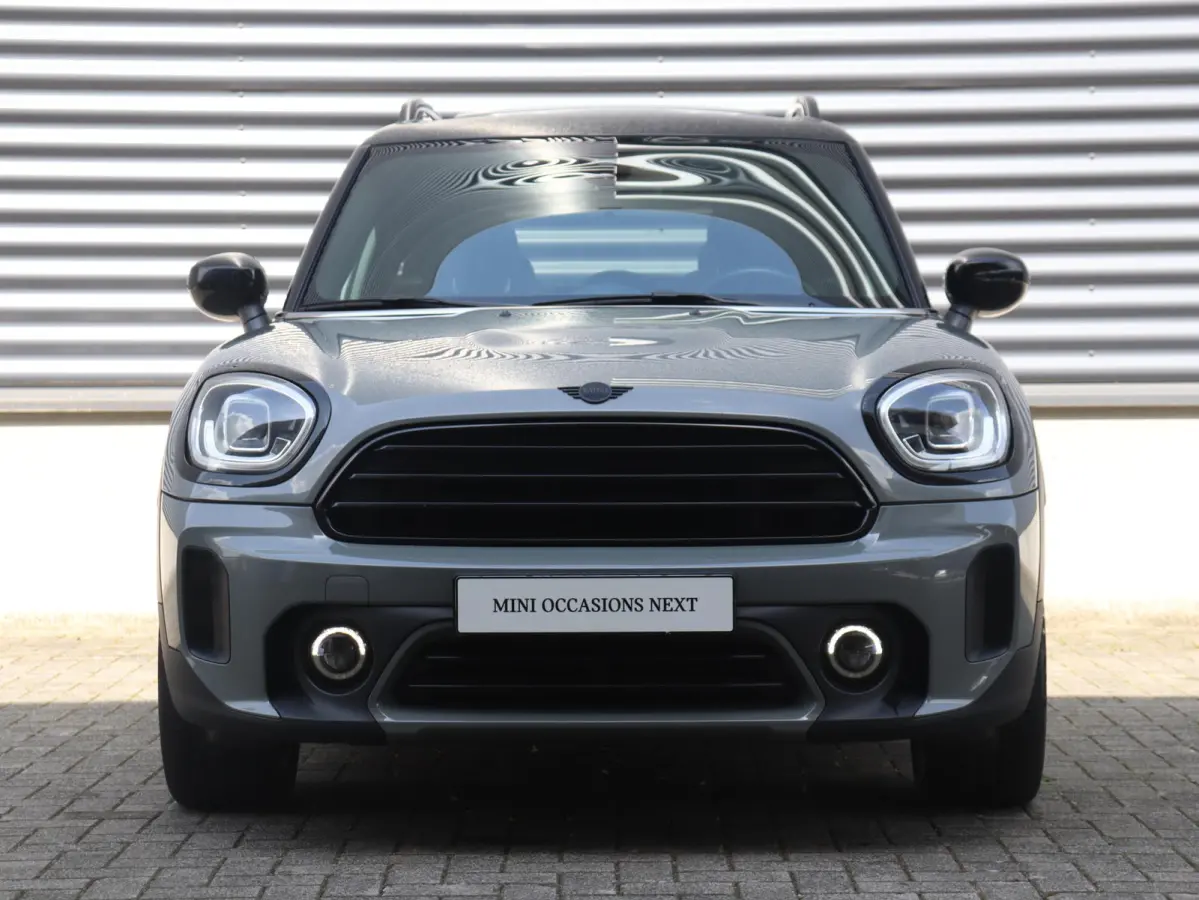 Cooper | Classic + Panodak + Sportstoelen + Apple Carplay + Camera + Verwarmbare Voorstoelen + Comfort Access + Elektr. Achterklep + 18" LM Pin Spoke zwart
